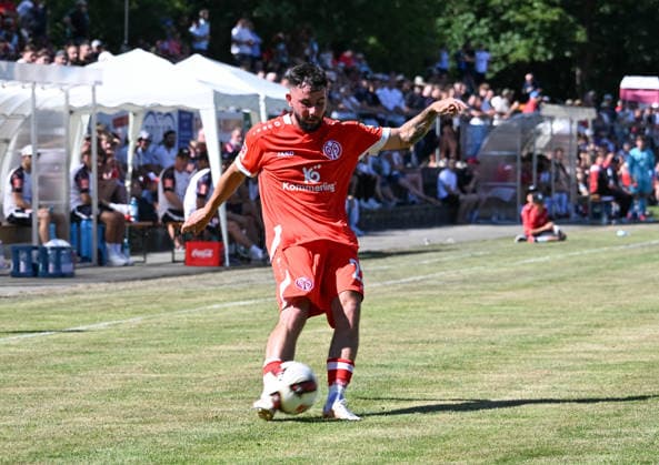 11.07.2026, xsltx, Fussball Testspiel, Eisbachtaler Sportfreunde - FSV Mainz 05 v.l. Marco Richter (1. FSV Mainz 05) (DFL DFB REGULATIONS PROHIBIT ANY USE OF PHOTOGRAPHS as IMAGE SEQUENCES and or QUASI-VIDEO) *** July 11, 2026, xsltx, soccer friendly match, Eisbachtaler Sportfreunde vs. FSV Mainz 05, Marco Richter 1, FSV Mainz 05. DFL and DFB regulations prohibit any use of photographs as image sequences and or quasi-video.