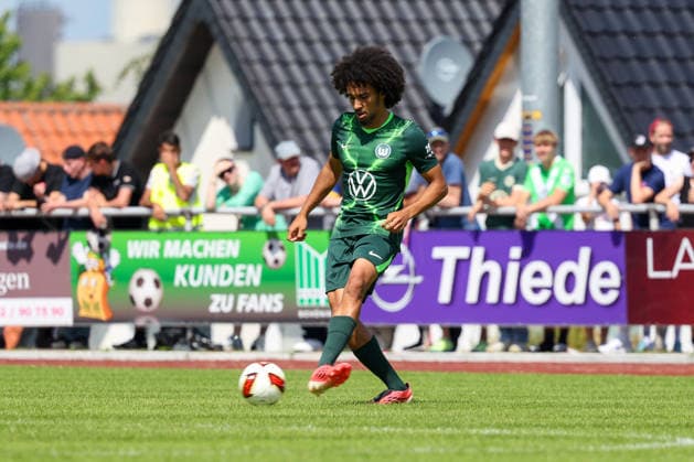 FSV Schöningen vs. VfL, Testspiel Schöningen, 11.07.2026, Fußball, Herren, Saison 2026 2027, Testspiel, FSV Schöningen vs. VfL Wolfsburg: Mathys Angely (VfL Wolfsburg) Deutschland *** FSV Schöningen vs. VfL, Friendly Match in Schöningen, July 11, 2026, Soccer, Men s, 2026–2027 Season, Friendly Match, FSV Schöningen vs. VfL Wolfsburg, Mathys Angely, VfL Wolfsburg, Germany