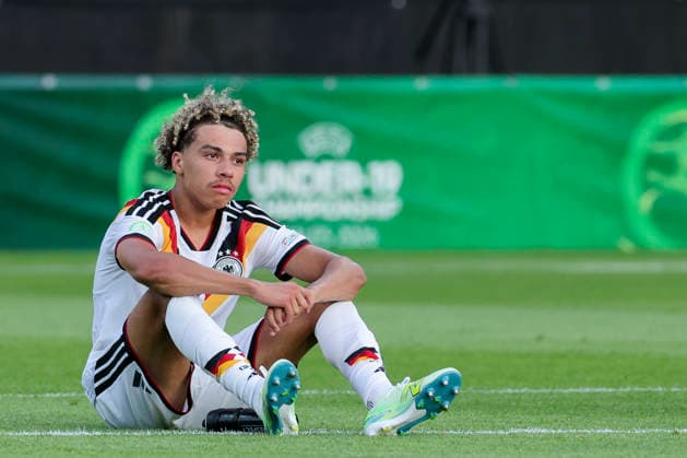 Montrell Culbreath (Germany) schaut enttaeuscht, UEFA European Under-19 Championship 2026 Final, Spain v Germany, Racecourse Ground am 11. July 2026 in Wrexham, Vereinigtes Königreich. (Foto von Marco Steinbrenner DeFodi Images) Montrell Culbreath (Germany) looks dejected, UEFA European Under-19 Championship 2026 Final, Spain v Germany, Racecourse Ground, July 11, 2026 in Wrexham, United Kingdom. (Photo by Marco Steinbrenner DeFodi Images) - *** Montrell Culbreath of Germany looks disappointed, 2026 UEFA European Under-19 Championship Final, Spain vs. Germany, Racecourse Ground on July 11, 2026, in Wrexham, United Kingdom. Photo by Marco Steinbrenner, DeFodi Images. Montrell Culbreath of Germany looks dejected, UEFA European Under-19 Championship 2026 Final, Spain vs. Germany, Racecourse Ground, July 11, 2026, in Wrexham, United Kingdom. Photo by Marco Steinbrenner, DeFodi Images