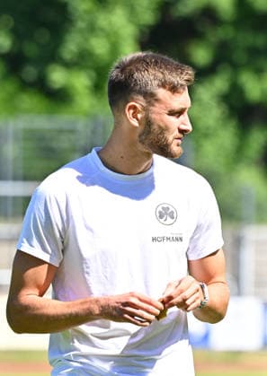 11.07.2026 - Fussball - Saison 2026 2027 - Testspiel Freundschaftsspiel - FC Eintracht Bamberg - SpVgg Greuther Fürth ( Kleeblatt ) - - Sportfoto Zink MeZi - xmexzix - regulations prohibit any use of photographs as image sequences and or quasi-video - only for editorial use - Felix Higl (18, SpVgg Greuther Fürth ) vor Spielbeginn *** July 11, 2026 Soccer Season 2026–2027 Exhibition Match Friendly Match FC Eintracht Bamberg vs. SpVgg Greuther Fürth Kleeblatt Sports Photo by Zink MeZi xmexzix Regulations prohibit any use of photographs as image sequences and or quasi-video; for editorial use only. Felix Higl 18, SpVgg Greuther Fürth before kickoff