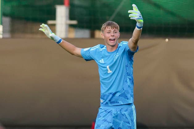 Torhueter Florian Hellstern (Germany) schaut enttaeuscht, UEFA European Under-19 Championship 2026 Final, Spain v Germany, Racecourse Ground am 11. July 2026 in Wrexham, Vereinigtes Königreich. (Foto von Marco Steinbrenner DeFodi Images) Torhueter Florian Hellstern (Germany) looks dejected, UEFA European Under-19 Championship 2026 Final, Spain v Germany, Racecourse Ground, July 11, 2026 in Wrexham, United Kingdom. (Photo by Marco Steinbrenner DeFodi Images) - *** Goalkeeper Florian Hellstern of Germany looks disappointed, 2026 UEFA European Under-19 Championship Final, Spain vs. Germany, Racecourse Ground on July 11, 2026, in Wrexham, United Kingdom. Photo by Marco Steinbrenner, DeFodi Images. Goalkeeper Florian Hellstern of Germany looks dejected, UEFA European Under-19 Championship 2026 Final, Spain vs. Germany, Racecourse Ground, July 11, 2026, in Wrexham, United Kingdom. Photo by Marco Steinbrenner, DeFodi Images
