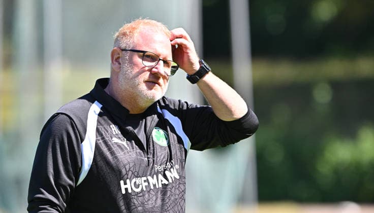 11.07.2026 - Fussball - Saison 2026 2027 - Testspiel Freundschaftsspiel - FC Eintracht Bamberg - SpVgg Greuther Fürth ( Kleeblatt ) - - Sportfoto Zink MeZi - xmexzix - regulations prohibit any use of photographs as image sequences and or quasi-video - only for editorial use - Heiko Vogel ( Trainer SpVgg Greuther Fürth ) vor Spielbeginn *** July 11, 2026 Soccer Season 2026–2027 Exhibition Match Friendly Match FC Eintracht Bamberg vs. SpVgg Greuther Fürth Kleeblatt Sports Photo by Zink MeZi xmexzix. Regulations prohibit any use of photographs as image sequences and or quasi-video; for editorial use only. Heiko Vogel, coach of SpVgg Greuther Fürth, before kickoff