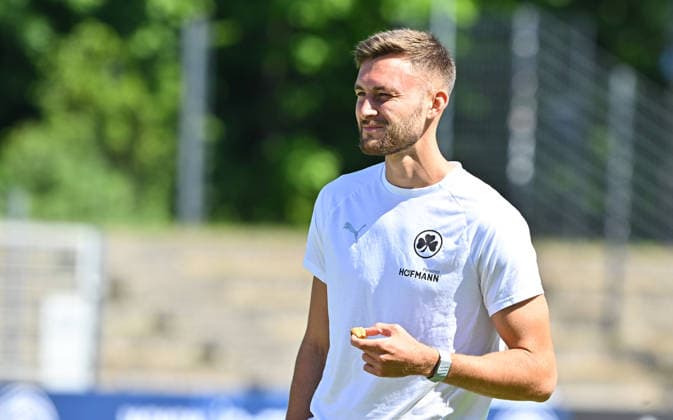 11.07.2026 - Fussball - Saison 2026 2027 - Testspiel Freundschaftsspiel - FC Eintracht Bamberg - SpVgg Greuther Fürth ( Kleeblatt ) - - Sportfoto Zink MeZi - xmexzix - regulations prohibit any use of photographs as image sequences and or quasi-video - only for editorial use - Felix Higl (18, SpVgg Greuther Fürth ) vor Spielbeginn *** July 11, 2026 Soccer Season 2026–2027 Exhibition Match Friendly Match FC Eintracht Bamberg vs. SpVgg Greuther Fürth Kleeblatt Sports Photo by Zink MeZi xmexzix. Regulations prohibit any use of photographs as image sequences and or quasi-video; for editorial use only. Felix Higl 18, SpVgg Greuther Fürth before kickoff