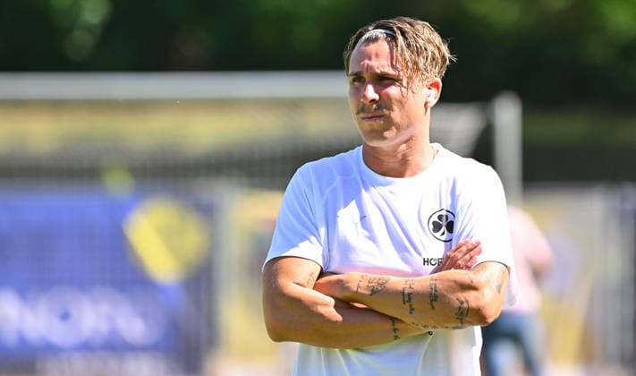 11.07.2026 - Fussball - Saison 2026 2027 - Testspiel Freundschaftsspiel - FC Eintracht Bamberg - SpVgg Greuther Fürth ( Kleeblatt ) - - Sportfoto Zink MeZi - xmexzix - regulations prohibit any use of photographs as image sequences and or quasi-video - only for editorial use - Felix Klaus (30, SpVgg Greuther Fürth ) vor Spielbeginn *** July 11, 2026 Soccer Season 2026–2027 Exhibition Match Friendly Match FC Eintracht Bamberg vs. SpVgg Greuther Fürth Kleeblatt Sports Photo by Zink MeZi xmexzix Regulations prohibit any use of photographs as image sequences and or quasi-video; for editorial use only. Felix Klaus 30, SpVgg Greuther Fürth before kickoff