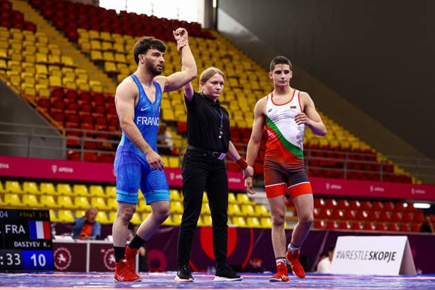 U20 European Championships 65kg FS - Khizir Dasiyev (FRA) df. Aleksandar Georgiev Delchev (BUL) *** U20 European Championships, 65 kg Freestyle: Khizir Dasiyev (FRA) defeated Aleksandar Georgiev Delchev (BUL) Copyright: xJakexKirkmanx xUnitedxWorldxWrestlingx Jake Kirkman United World Wrestling
