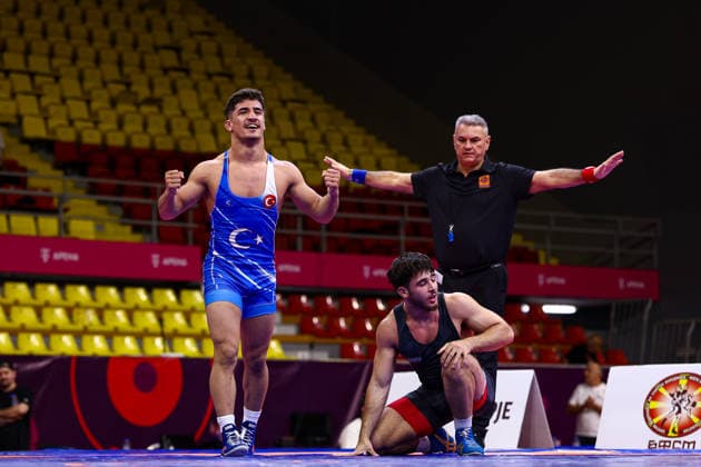 U20 European Championships 79kg FS - Yasin Uzun (TUR) df. Daniel Simonian (ISR) *** U20 European Championships, 79 kg Freestyle: Yasin Uzun (TUR) defeated Daniel Simonian (ISR) by decision Copyright: xJakexKirkmanx xUnitedxWorldxWresx Jake Kirkman United World Wres