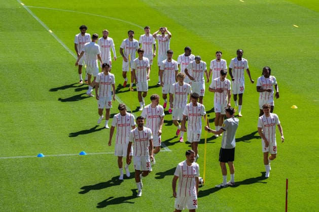 Trainingsauftakt: SC Freiburg, 12.07.2026 Die Mannschaft beim aufwärmen Trainingsauftakt: SC Freiburg, Europa-Park-Stadion, 12.07.2026 DFB DFL REGULATIONS PROHIBIT ANY USE OF PHOTOGRAPHS AS IMAGE SEQUENCES AND OR QUASI-VIDEO. *** SC Freiburg Kicks Off Training, July 12, 2026: The team warming up. SC Freiburg Kicks Off Training, Europa-Park Stadium, July 12, 2026 DFB and DFL regulations prohibit any use of photographs as image sequences and or quasi-video. Copyright: xBEAUTIFULxSPORTS Boscox