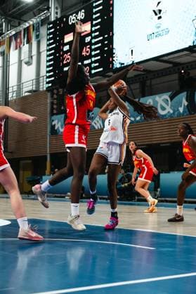 RECORD DATE NOT STATED Moescha Feunou Bakam ( 6; Deutschland) zieht zum Korb und wird von Elizabeth Abubakar ( 14; Espana) geblockt. Im Hintergrund zeigt die Anzeigetafel den Spielstand GER 25 – ESP 45 bei der FIBA U17, U 17 Women s Basketball World Cup in der Starez Arena Vodova, Brno. Moescha Feunou Bakam ( 6; Deutschland) im Angriff gegen Elizabeth Abubakar ( 14; Espana) *** Moescha Feunou Bakam 6 (Germany) drives to the basket and is blocked by Elizabeth Abubakar 14 (Spain). In the background, the scoreboard shows the score GER 25 – ESP 45 at the FIBA U17 Women’s Basketball World Cup at Starez Arena Vodova, Brno. Moescha Feunou Bakam (6) of Germany attacks the basket against Elizabeth Abubakar (14) of Spain Copyright: xJoelxKruehlerx
