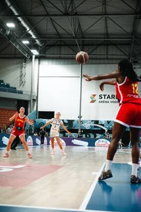 RECORD DATE NOT STATED Trinity Ezeanatogu ( 12; Espana) wirft den Ball in Richtung Korb, während Paula Valenzuela ( 4; Espana) und Leonie Pfanzelt ( 3; Deutschland) die Situation beobachten. Die Szene findet in der Starez Arena Vodova in Brno statt. Trinity Ezeanatogu ( 12; Espana) wirft auf den Korb gegen Deutschland *** Trinity Ezeanatogu (No. 12, Spain) shoots the ball toward the basket, while Paula Valenzuela (No. 4, Spain) and Leonie Pfanzelt (No. 3, Germany) watch the action. The scene takes place at the Starez Arena Vodova in Brno. Trinity Ezeanatogu (No. 12, Spain) shoots at the basket against Germany. Copyright: xJoelxKruehlerx