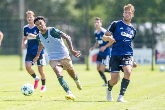 SWOLGEN , 12-07-2026 , Sportpark Kerkebos , pre season 2026 2027 , Dutch Keukenkampioen divisie , football , friendly match between Top Oss and - MSV Duisburg , picture shows TOP Oss player Maurilio de Lannoy MSV Duisburg player Ben Schlicke Top Oss - MSV Duisburg (friendly)  x204993949x Copyright: