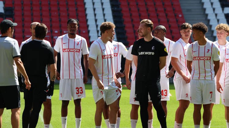 12.07.2026, xrekx, Fussball 1.Bundesliga, SC Freiburg - Trainingsauftakt Saison 2026 27 v.l. Florian Mueller (SC Freiburg) (DFL DFB REGULATIONS PROHIBIT ANY USE OF PHOTOGRAPHS as IMAGE SEQUENCES and or QUASI-VIDEO) Freiburg *** July 12, 2026, xrekx, Soccer, Bundesliga 1, SC Freiburg Start of Training for the 2026–27 Season, from left: Florian Mueller, SC Freiburg. DFL and DFB regulations prohibit any use of photographs as image sequences and or quasi-video. Freiburg