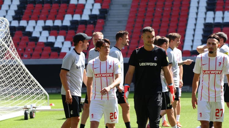12.07.2026, xrekx, Fussball 1.Bundesliga, SC Freiburg - Trainingsauftakt Saison 2026 27 v.l. Julian Schuster, Trainer (SC Freiburg) Rihito Yamamoto (SC Freiburg) Mio Backhaus (SC Freiburg) Berkay Yilmaz (SC Freiburg) (DFL DFB REGULATIONS PROHIBIT ANY USE OF PHOTOGRAPHS as IMAGE SEQUENCES and or QUASI-VIDEO) Freiburg *** July 12, 2026, xrekx, Soccer, Bundesliga 1, SC Freiburg Starts Training for the 2026–27 Season; from left: Julian Schuster, SC Freiburg Coach Rihito Yamamoto, SC Freiburg Mio Backhaus, SC Freiburg Berkay Yilmaz, SC Freiburg. DFL and DFB regulations prohibit any use of photographs as image sequences and or quasi-video. Freiburg