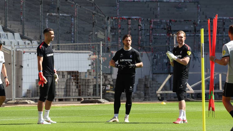 12.07.2026, xrekx, Fussball 1.Bundesliga, SC Freiburg - Trainingsauftakt Saison 2026 27 v.l. Mio Backhaus (SC Freiburg) Jannik Huth (SC Freiburg) Florian Mueller (SC Freiburg) (DFL DFB REGULATIONS PROHIBIT ANY USE OF PHOTOGRAPHS as IMAGE SEQUENCES and or QUASI-VIDEO) Freiburg *** July 12, 2026, xrekx, Soccer, Bundesliga 1, SC Freiburg Starts Training for the 2026–27 Season; from left: Mio Backhaus, SC Freiburg; Jannik Huth, SC Freiburg; Florian Mueller, SC Freiburg; DFL; DFB. REGULATIONS PROHIBIT ANY USE OF PHOTOGRAPHS AS IMAGE SEQUENCES AND OR QUASI-VIDEO. Freiburg