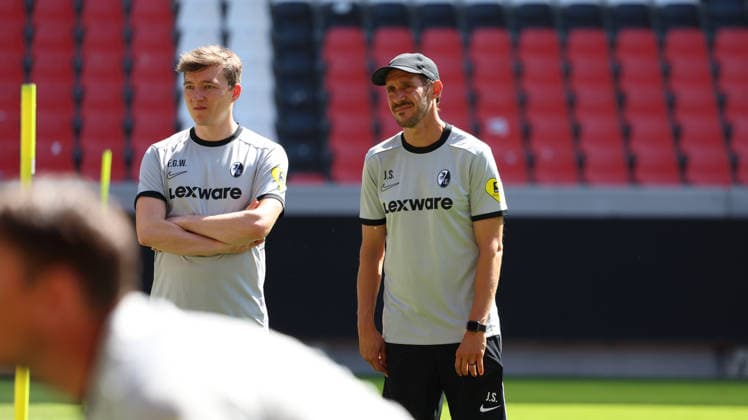 12.07.2026, xrekx, Fussball 1.Bundesliga, SC Freiburg - Trainingsauftakt Saison 2026 27 v.l. Franz-Georg Wieland Co-Trainer Analyse Julian Schuster, Trainer (SC Freiburg) (DFL DFB REGULATIONS PROHIBIT ANY USE OF PHOTOGRAPHS as IMAGE SEQUENCES and or QUASI-VIDEO) Freiburg *** July 12, 2026, xrekx, Soccer, Bundesliga 1, SC Freiburg Starts Training for the 2026–27 Season; Franz Georg Wieland, Assistant Coach, Analyzes Julian Schuster, Head Coach of SC Freiburg; DFL and DFB regulations prohibit any use of photographs as image sequences and or quasi-video; Freiburg