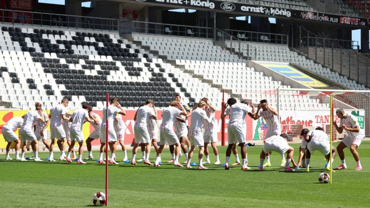 12.07.2026, xrekx, Fussball 1.Bundesliga, SC Freiburg - Trainingsauftakt Saison 2026 27 v.l. Matthias Ginter (SC Freiburg) (DFL DFB REGULATIONS PROHIBIT ANY USE OF PHOTOGRAPHS as IMAGE SEQUENCES and or QUASI-VIDEO) Freiburg *** July 12, 2026, xrekx, Soccer, Bundesliga 1, SC Freiburg Start of Training for the 2026–27 Season, from left: Matthias Ginter, SC Freiburg. DFL and DFB regulations prohibit any use of photographs as image sequences and or quasi-video. Freiburg