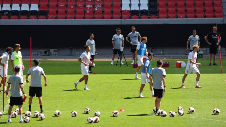 12.07.2026, xrekx, Fussball 1.Bundesliga, SC Freiburg - Trainingsauftakt Saison 2026 27 v.l. Derry Scherhant (SC Freiburg) (DFL DFB REGULATIONS PROHIBIT ANY USE OF PHOTOGRAPHS as IMAGE SEQUENCES and or QUASI-VIDEO) Freiburg *** July 12, 2026, xrekx, Soccer, Bundesliga 1, SC Freiburg Start of Training for the 2026–27 Season, from left: Derry Scherhant, SC Freiburg. DFL and DFB regulations prohibit any use of photographs as image sequences and or quasi-video. Freiburg
