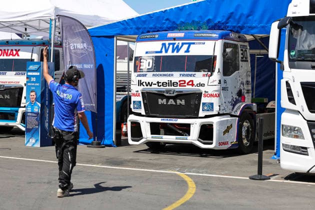 Sascha Lenz (GER) MAN (30), SL Trucksport wird in die Box eingewiesen , Deutschland, Motorsport, Int. Shell ADAC Truck Grand Prix, Goodyear ETRC FIA European Truck Racing Championship, Race 3, 2026, 12.07.2026, Nürburg Nürburgring Deutschland *** Sascha Lenz GER MAN 30, SL Trucksport is directed into the pits, Germany, Motorsports, Int Shell ADAC Truck Grand Prix, Goodyear ETRC FIA European Truck Racing Championship, Race 3, 2026, July 12, 2026, Nürburg, Nürburgring, Germany Copyright: xGrantxHubbsx