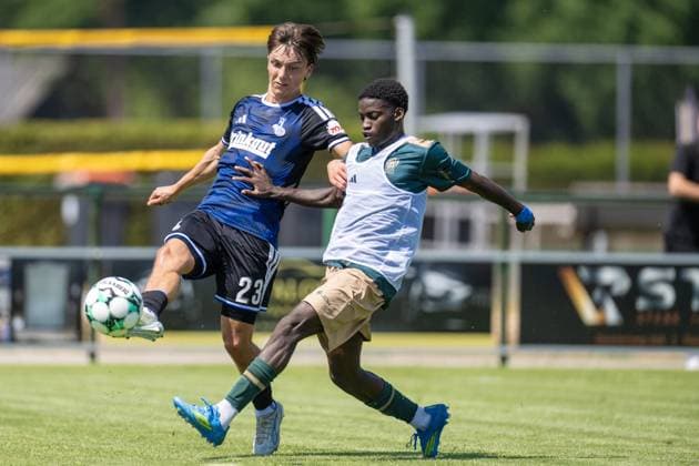 SWOLGEN , 12-07-2026 , Sportpark Kerkebos , pre season 2026 2027 , Dutch Keukenkampioen divisie , football , friendly match between Top Oss and - MSV Duisburg , picture shows TOP Oss player Jacey Pansa MSV Duisburg player Simon Symalla Top Oss - MSV Duisburg (friendly)  x204994410x Copyright: