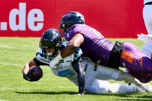 European Football Alliance (EFA), Munich Ravens vs Frankfurt Galaxy, Munich Ravens, Frankfurt Galaxy, 2026-07-12 in München-Unterhaching (Alpenbauer Sportpark Unterhaching) SEELIG Justus (Munich Ravens Running Back (RB) Nr5-MUC5), MULUMBA Chris (Frankfurt Galaxy Defensive Line (DL) Nr16-FRA16) sportworld München-Unterhaching Alpenbauer Sportpark Unterhachin Bayern Deutschland *** European Football Alliance (EFA), Munich Ravens vs. Frankfurt Galaxy, Munich Ravens, Frankfurt Galaxy, July 12, 2026, in Munich-Unterhaching, Alpenbauer Sportpark, Unterhaching, SEELIG Justus, Munich Ravens Running Back (RB) No. 5 (MUC5), MULUMBA Chris Frankfurt Galaxy Defensive Line DL No. 16 FRA16 sportworld Munich Unterhaching Alpenbauer Sportpark Unterhaching Bavaria Germany