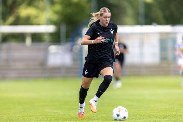 GER, Jena, Fussball, Frauenfussball, Testspiel, FC Carl-Zeiss Jena vs. Viktoria Berlin im Bild v.l.: Melanie Reuter (Viktoria Berlin 07), Aktion mit Ball 12.07.2026, Ernst-Abbe Sportfeld Jena DFB REGULATIONS PROHIBIT ANY USE OF PHOTOGRAPHS AS IMAGE SEQUENCES AND OR QUASI-VIDEO, *** GER, Jena, soccer, women s soccer, friendly match, FC Carl Zeiss Jena vs. Viktoria Berlin; pictured from left: Melanie Reuter, Viktoria Berlin 07, in action with the ball, July 12, 2026, Ernst Abbe Sportfeld, Jena. DFB regulations prohibit any use of photographs as image sequences and or quasi-video, Copyright: HMBxMedia PaulxFritz
