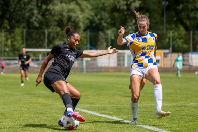 GER, Jena, Fussball, Frauenfussball, Testspiel, FC Carl-Zeiss Jena vs. Viktoria Berlin im Bild v.l.: Vanessa Fuerst (Viktoria Berlin 06), Aktion mit Ball 12.07.2026, Ernst-Abbe Sportfeld Jena DFB REGULATIONS PROHIBIT ANY USE OF PHOTOGRAPHS AS IMAGE SEQUENCES AND OR QUASI-VIDEO, *** GER, Jena, soccer, women s soccer, exhibition match, FC Carl Zeiss Jena vs. Viktoria Berlin; pictured from left: Vanessa Fuerst, Viktoria Berlin 06, in action with the ball, July 12, 2026, Ernst Abbe Sportfeld, Jena. DFB regulations prohibit any use of photographs as image sequences and or quasi-video, Copyright: HMBxMedia PaulxFritz