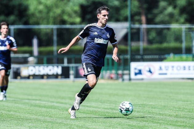 Fussball, 3.Liga Saison 2026 2027 Testspiel TOP Oss - MSV Duisburg 12.07.2026, De Kerkebos Conor Noß (MSV Duisburg,14) Swolgen De Kerkebos Niederlande *** Sports, Soccer, 3rd Division, 2026–2027 Season, Friendly Match: TOP Oss vs. MSV Duisburg, July 12, 2026, De Kerkebos, Conor Noß (MSV Duisburg), 14 Swolgen, De Kerkebos, Netherlands
