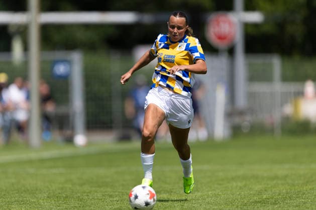 GER, Jena, Fussball, Frauenfussball, Testspiel, FC Carl-Zeiss Jena vs. Viktoria Berlin im Bild v.l.: Sarah Wiesner (FC Carl Zeiss Jena 27), Aktion mit Ball 12.07.2026, Ernst-Abbe Sportfeld Jena DFB REGULATIONS PROHIBIT ANY USE OF PHOTOGRAPHS AS IMAGE SEQUENCES AND OR QUASI-VIDEO, *** GER, Jena, soccer, women s soccer, friendly match, FC Carl Zeiss Jena vs. Viktoria Berlin; pictured from left: Sarah Wiesner, FC Carl Zeiss Jena 27, in action with the ball, July 12, 2026, Ernst Abbe Sportfeld, Jena. DFB regulations prohibit any use of photographs as image sequences and or quasi-video, Copyright: HMBxMedia PaulxFritz