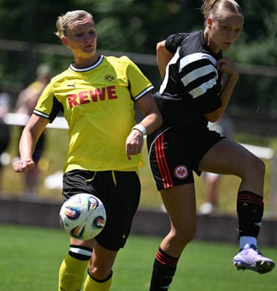 12.07.2026, xophax, Fussball ,2. Frauen-Bundesliga , Frauenfussball. Bourussia Dortmund. Testspiel in der Sportschule Hennef Borussia Dortmund gegen Eintracht Frankfurt II. Alexandra Popp ( Bor. Dortmund ) , links und Ronja Schaer , rechts ( Frankfurt) Koeln *** July 12, 2026, xophax, Soccer, Women s Bundesliga 2, Women s Soccer: Borussia Dortmund Friendly Match at the Hennef Sports School—Borussia Dortmund vs. Eintracht Frankfurt II—Alexandra Popp (Borussia Dortmund, left) and Ronja Schaer (Frankfurt, right)—Cologne
