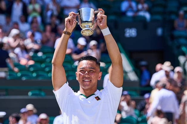 July 12, 2026, London, London, Great Britain: Tokito Oda of Japan is presenting his trophy for the mens singles champion during The Championships Wimbledon - Wheelchair Tennis, 12.7.2026 in London (All England Lawn Tennis and Croquet Club), Great Britain Tennis 2026: Grand Slam: The Championships Wimbledon: ODA 6:1 6:1 HEWETT  - ZUMAs343 20260712_zsp_s343_001 Copyright: xMathiasxSchulzx