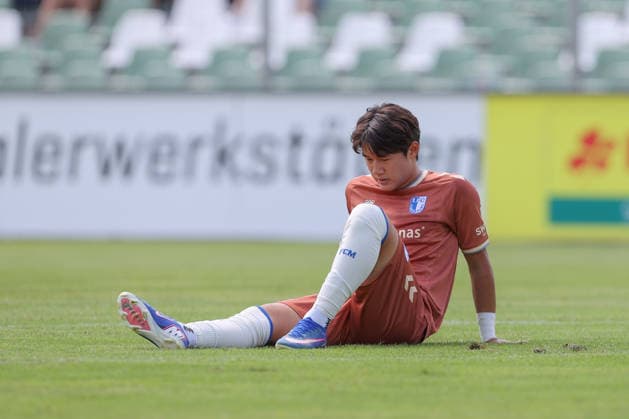 12.07.2026, xtgx, Fussball Testspiel, BSG Chemie Leipzig - 1. FC Magdeburg emspor, v.l. Do Young Yoon (Magdeburg, 27) verletzt, Verletzung, injury, injured (DFL DFB REGULATIONS PROHIBIT ANY USE OF PHOTOGRAPHS as IMAGE SEQUENCES and or QUASI-VIDEO) Leipzig *** July 12, 2026, xtgx, Soccer friendly match, BSG Chemie Leipzig vs. FC Magdeburg emspor, from left: Do Young Yoon (Magdeburg), 27, injured, injury, injured. DFL and DFB regulations prohibit any use of photographs as image sequences and or quasi-video. Leipzig