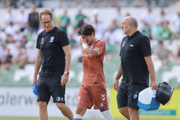 12.07.2026, xtgx, Fussball Testspiel, BSG Chemie Leipzig - 1. FC Magdeburg emspor, v.l. Do Young Yoon (Magdeburg, 27) verletzt, Verletzung, injury, injured (DFL DFB REGULATIONS PROHIBIT ANY USE OF PHOTOGRAPHS as IMAGE SEQUENCES and or QUASI-VIDEO) Leipzig *** July 12, 2026, xtgx, Soccer friendly match, BSG Chemie Leipzig vs. FC Magdeburg emspor, from left: Do Young Yoon (Magdeburg), 27, injured, injury, injured. DFL and DFB regulations prohibit any use of photographs as image sequences and or quasi-video. Leipzig