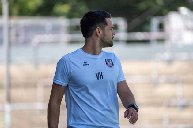 12.07.2026, xhfmx, Fussball Testspiel, FSV Frankfurt - RW Walldorf Victor Kleinhenz (Trainer FSV Frankfurt) (DFL DFB REGULATIONS PROHIBIT ANY USE OF PHOTOGRAPHS as IMAGE SEQUENCES and or QUASI-VIDEO) *** July 12, 2026, xhfmx, Soccer Friendly Match, FSV Frankfurt vs. RW Walldorf, Victor Kleinhenz, Coach of FSV Frankfurt. DFL and DFB regulations prohibit any use of photographs as image sequences and or quasi-video.