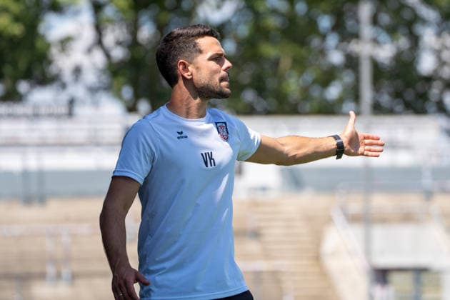12.07.2026, xhfmx, Fussball Testspiel, FSV Frankfurt - RW Walldorf Victor Kleinhenz (Trainer FSV Frankfurt) (DFL DFB REGULATIONS PROHIBIT ANY USE OF PHOTOGRAPHS as IMAGE SEQUENCES and or QUASI-VIDEO) *** July 12, 2026, xhfmx, Soccer Friendly Match, FSV Frankfurt vs. RW Walldorf, Victor Kleinhenz, Coach of FSV Frankfurt. DFL and DFB regulations prohibit any use of photographs as image sequences and or quasi-video.