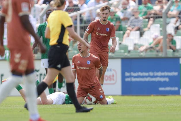 12.07.2026, xtgx, Fussball Testspiel, BSG Chemie Leipzig - 1. FC Magdeburg emspor, v.l. Baris Atik (Magdeburg, 23) verletzt, Verletzung, injury, injured (DFL DFB REGULATIONS PROHIBIT ANY USE OF PHOTOGRAPHS as IMAGE SEQUENCES and or QUASI-VIDEO) Leipzig *** July 12, 2026, xtgx, Soccer friendly match, BSG Chemie Leipzig vs. FC Magdeburg emspor, from left: Baris Atik (Magdeburg), 23 injured, injury, injured DFL DFB REGULATIONS PROHIBIT ANY USE OF PHOTOGRAPHS as IMAGE SEQUENCES and or QUASI-VIDEO Leipzig
