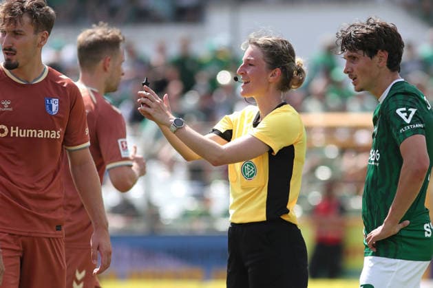 Testspiel: BSG Chemie Leipzig - 1. FC Magdeburg, 12.07.2026 Schiedsrichterin Miriam Schwermer. Fußball, Saison-Vorbereitung 2026 2027, Testspiel: BSG Chemie Leipzig (Regionalliga Nordost) vs. 1. FC Magdeburg (2. Bundesliga) am 12.07.2026 im Alfred-Kunze-Sportpark, Leipzig Leutzsch. *** Friendly Match: BSG Chemie Leipzig vs. 1 FC Magdeburg, July 12, 2026; Referee: Miriam Schwermer; Soccer; 2026–2027 Preseason, Friendly match: BSG Chemie Leipzig (Regionalliga Nordost) vs. 1 FC Magdeburg (2. Bundesliga) on July 12, 2026, at Alfred Kunze Sportpark, Leipzig-Leutzsch Copyright: xBEAUTIFULxSPORTS JanxKaeferx
