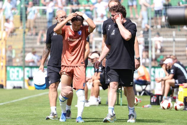 Deutschland: Freundschaftsspiel 2026 - 2027, BSG Chemie Leipzig - 1. FC Magdeburg, Alfred-Kunze Sportpark (Leipzig): Verletzung von Doyoung Yoon (1. FC Magdeburg, 27) *** Germany Friendly Match 2026 2027, BSG Chemie Leipzig vs. 1 FC Magdeburg, Alfred Kunze Sportpark, Leipzig; Injury to Doyoung Yoon of 1 FC Magdeburg, 27 Copyright: xLucasxWalterx