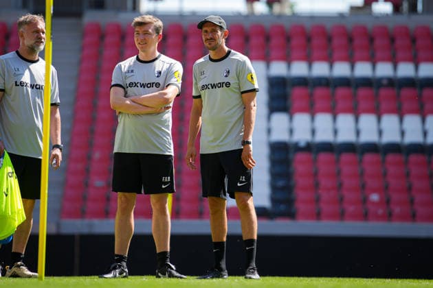 Fussball, Bundesliga, Herren, Training SC Freiburg - Europa-Park-Stadion, Europa Park Stadion,: Julian Schuster (SC Freiburg, Trainer) Freiburg Europa Park Stadion Baden-Württemberg Deutschland *** Soccer, Bundesliga, Men s, SC Freiburg Training at Europa Park Stadium, Sports, Europa Park Stadium, Julian Schuster (SC Freiburg), Coach (SC Freiburg) at Europa Park Stadium, Baden-Württemberg, Germany Copyright: xFINLEYxMÖRCHx