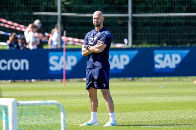 Christian Ilzer (Trainer, Cheftrainer, Hoffenheim), Freisteller, Ganzkörper, Einzelbild, Einzelfoto, Aktion, Action, 12.07.2026, Zuzenhausen (Deutschland), Fussball, Bundesliga, Trainingsauftakt TSG 1899 Hoffenheim, DFB DFL REGULATIONS PROHIBIT ANY USE OF PHOTOGRAPHS AS IMAGE SEQUENCES AND OR QUASI-VIDEO. *** Christian Ilzer, Coach, Head Coach, Hoffenheim, cutout, full-body, single image, single photo, action, 12 07 2026, Zuzenhausen, Germany, soccer, Bundesliga, start of training for TSG 1899 Hoffenheim, DFB and DFL regulations prohibit any use of photographs as image sequences and or quasi-video xozx