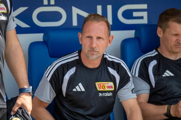 GER, Jena, Fussball, Testspiel, FC Carl-Zeiss Jena vs. 1. FC Union Berlin im Bild v.l.: Mauro Lustrinelli (Cheftrainer 1. FC Union Berlin), vor dem Spiel 12.07.2026, Ernst-Abbe Sportfeld Jena DFB REGULATIONS PROHIBIT ANY USE OF PHOTOGRAPHS AS IMAGE SEQUENCES AND OR QUASI-VIDEO, *** GER, Jena, Soccer, Friendly Match, FC Carl Zeiss Jena vs. 1. FC Union Berlin (pictured, from left): Mauro Lustrinelli, head coach of 1. FC Union Berlin, before the match on July 12, 2026, Ernst Abbe Sportfeld, Jena. DFB regulations prohibit any use of photographs as image sequences and or quasi-video, Copyright: HMBxMedia PaulxFritz