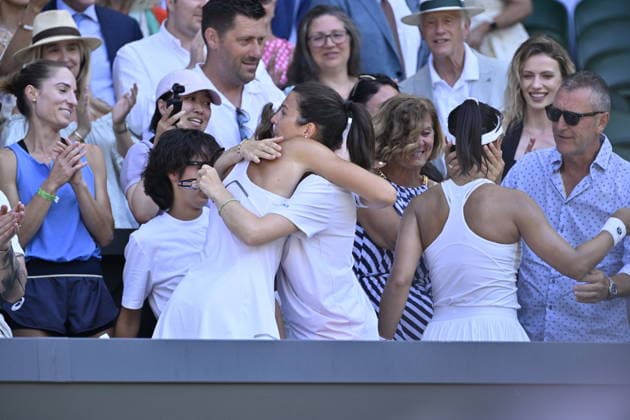 Tennis - Wimbledon 2026 - ITF - The Championships - 12 07 2026 - Tennis - Wimbledon 2026 - ITF - The Championships - 12 07 2026 - Kristina Mladenovic France et Guo Hanyu Chine rempordte le double dames . London  Copyright: xChryslenexCaillaud Psnewzx