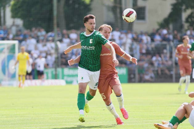 Testspiel: BSG Chemie Leipzig - 1. FC Magdeburg, 12.07.2026 Luis Jakobi (39, Chemie Leipzig) gegen Magnus Baars (35, 1. FC Magdeburg). Fußball, Saison-Vorbereitung 2026 2027, Testspiel: BSG Chemie Leipzig (Regionalliga Nordost) vs. 1. FC Magdeburg (2. Bundesliga) am 12.07.2026 im Alfred-Kunze-Sportpark, Leipzig Leutzsch. *** Friendly Match: BSG Chemie Leipzig vs. 1 FC Magdeburg, July 12, 2026—Luis Jakobi (39), Chemie Leipzig, vs. Magnus Baars (35), 1 FC Magdeburg—Soccer, 2026–2027 Preseason, Friendly match: BSG Chemie Leipzig (Regionalliga Nordost) vs. 1 FC Magdeburg (2. Bundesliga) on July 12, 2026, at Alfred Kunze Sportpark, Leipzig-Leutzsch Copyright: xBEAUTIFULxSPORTS JanxKaeferx