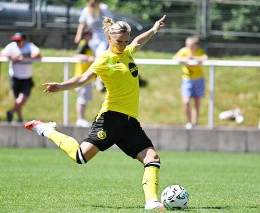 12.07.2026, xophax, Fussball , Regionalliga West .Frauenfussball. Borussia Dortmund. Testspiel in der Sportschule Hennef Borussia Dortmund gegen Eintracht Frankfurt II. Alexandra Popp ( Bor. Dortmund ) Koeln *** July 12, 2026, xophax, Soccer, Regionalliga West Women s Soccer, Borussia Dortmund, Friendly Match at the Hennef Sports School, Borussia Dortmund vs. Eintracht Frankfurt II, Alexandra Popp, Bor Dortmund, Cologne
