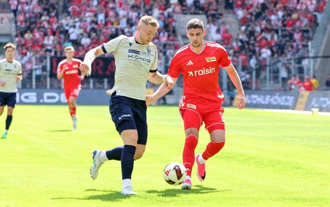 Maxim Hessel, Andrej Ilic Zweikampf Spielszene Aktion Fußball Fussball Testspiel Saison 2026 2027 12.07.2026 FC Carl Zeiss Jena vs.1.FC Union Berlin FCU DFL regulations prohibit any use of photographs as image sequences and or quasi-video. *** Maxim Hessel, Andrej Ilic Tackle Game Scene Action Sports Soccer Friendly Match 2026–2027 Season December 7, 2026 FC Carl Zeiss Jena vs. 1. FC Union Berlin FCU DFL regulations prohibit any use of photographs as image sequences and or quasi-video