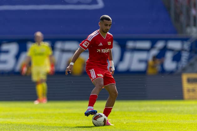 GER, Jena, Fussball, Testspiel, FC Carl-Zeiss Jena vs. 1. FC Union Berlin im Bild v.l.: Livan Burcu (1. FC Union Berlin 09), Aktion mit Ball 12.07.2026, Ernst-Abbe Sportfeld Jena DFB REGULATIONS PROHIBIT ANY USE OF PHOTOGRAPHS AS IMAGE SEQUENCES AND OR QUASI-VIDEO, *** GER, Jena, Soccer, Friendly Match, FC Carl Zeiss Jena vs. 1. FC Union Berlin (pictured, from left): Livan Burcu, 1. FC Union Berlin 09, in action with the ball, July 12, 2026, Ernst Abbe Sportfeld, Jena. DFB regulations prohibit any use of photographs as image sequences and or quasi-video, Copyright: HMBxMedia PaulxFritz