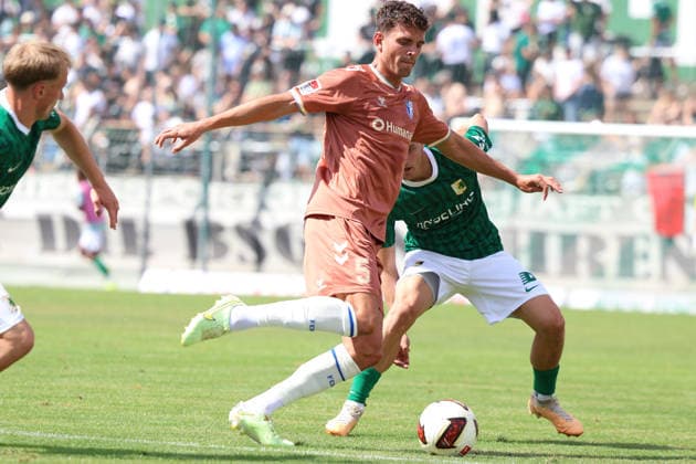 Deutschland: Freundschaftsspiel 2026 - 2027, BSG Chemie Leipzig - 1. FC Magdeburg, Alfred-Kunze Sportpark (Leipzig): Tobias Müller Mueller (1. FC Magdeburg, 5) am Ball *** Germany Friendly Match 2026 2027, BSG Chemie Leipzig vs. 1 FC Magdeburg, Alfred Kunze Sportpark, Leipzig; Tobias Müller (Mueller) of 1 FC Magdeburg, 5 on the ball Copyright: xLucasxWalterx