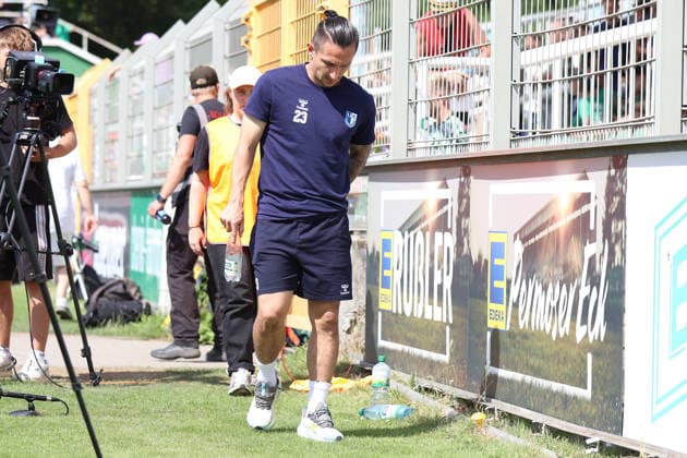 Deutschland: Freundschaftsspiel 2026 - 2027, BSG Chemie Leipzig - 1. FC Magdeburg, Alfred-Kunze Sportpark (Leipzig): Verletzung von Baris Atik (1. FC Magdeburg, 23) *** Germany Friendly Match 2026 2027, BSG Chemie Leipzig vs. 1 FC Magdeburg, Alfred Kunze Sportpark, Leipzig; Injury to Baris Atik of 1 FC Magdeburg, 23 Copyright: xLucasxWalterx