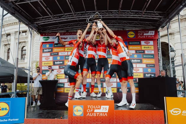 CYCLING - Tour of Austria 2026 LANGENLOIS,AUSTRIA,12.JUL.26 - CYCLING - Tour of Austria, stage 5, Langenlois - Wien. Image shows the rejoicing of team Austria.  GEPAxpictures xAlexanderxSolc