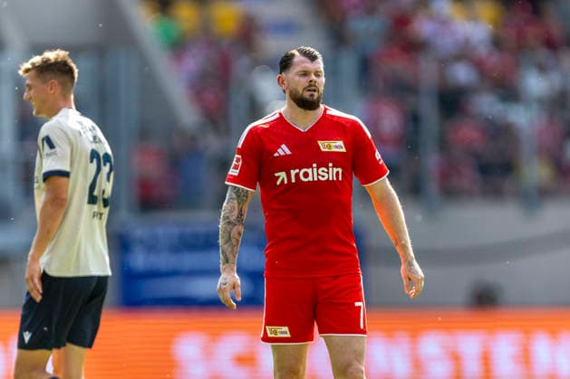 GER, Jena, Fussball, Testspiel, FC Carl-Zeiss Jena vs. 1. FC Union Berlin im Bild v.l.: Oliver Burke (1. FC Union Berlin 07), 12.07.2026, Ernst-Abbe Sportfeld Jena DFB REGULATIONS PROHIBIT ANY USE OF PHOTOGRAPHS AS IMAGE SEQUENCES AND OR QUASI-VIDEO, *** GER, Jena, Soccer, Friendly Match, FC Carl Zeiss Jena vs. 1. FC Union Berlin (pictured, from left): Oliver Burke, 1. FC Union Berlin, July 12, 2026, Ernst Abbe Sportfeld, Jena. DFB regulations prohibit any use of photographs as image sequences and or quasi-video, Copyright: HMBxMedia PaulxFritz