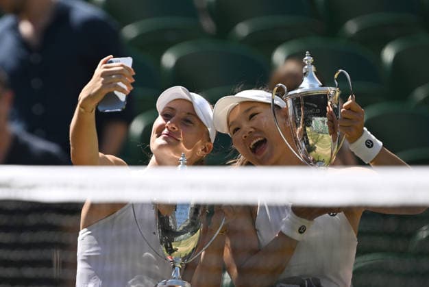 (260712) -- LONDON, July 12, 2026 -- Guo Hanyu (R) Kristina Mladenovic take a selfie at the awarding ceremony after the women s doubles final match between Guo Hanyu (China) Kristina Mladenovic (France) and Gabriela Dabrowski (Canada) Luisa Stefani (Brazil) at the Wimbledon Tennis Championships in London, Britain, on July 12, 2026. ) (SP)BRITAIN-LONDON-TENNIS-WIMBLEDON-WOMEN S DOULBES-FINAL LixYing 
