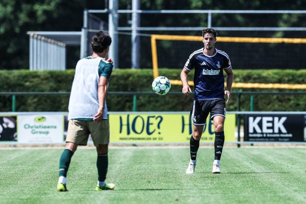 Fussball, 3.Liga Saison 2026 2027 Testspiel TOP Oss - MSV Duisburg 12.07.2026, De Kerkebos Tobias Fleckstein (MSV Duisburg, 5) Swolgen De Kerkebos Niederlande *** Sports, Soccer, 3rd Division, 2026–2027 Season, Friendly Match: TOP Oss vs. MSV Duisburg, July 12, 2026, De Kerkebos, Tobias Fleckstein (MSV Duisburg), 5 Swolgen, De Kerkebos, Netherlands